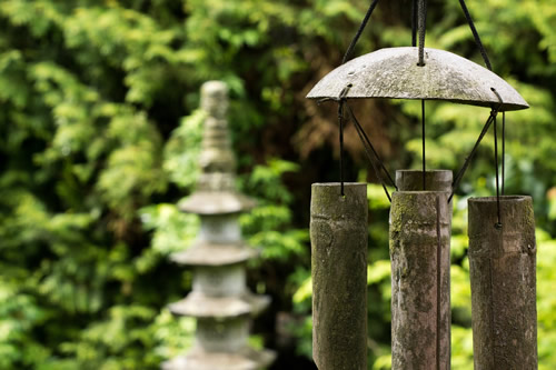 https://www.bamboo-inspiration.com/image-files/bamboo-wind-chime-old-feng-shui-garden-chimes.jpg